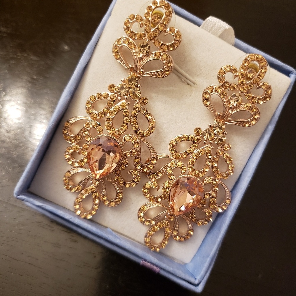 Beautiful Chandelier Peach Crystal/Rose Gold Earri